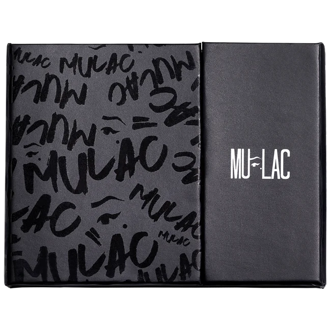 MEDIUM SHOT EMPTY PALETTE